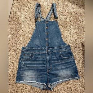 American Eagle Short overalls